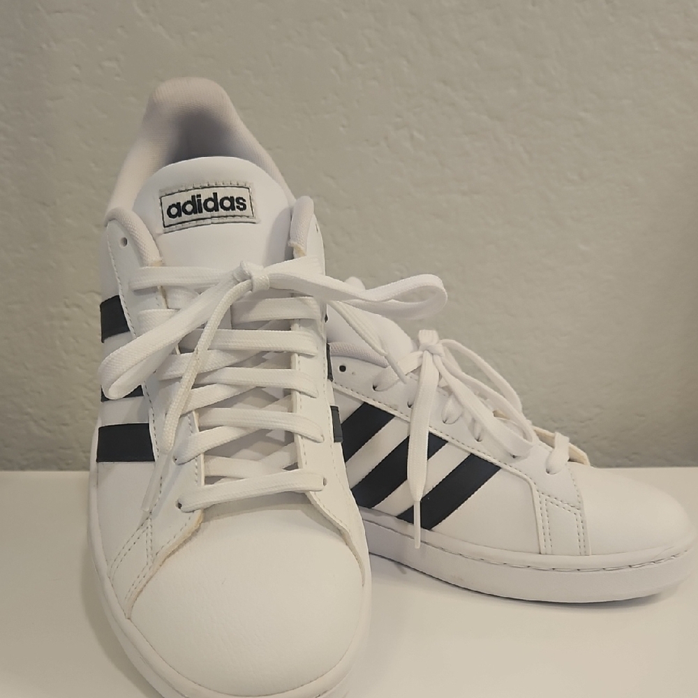 Adidas Classic White Sneakers with Black Stripes - Picture 2 of 7